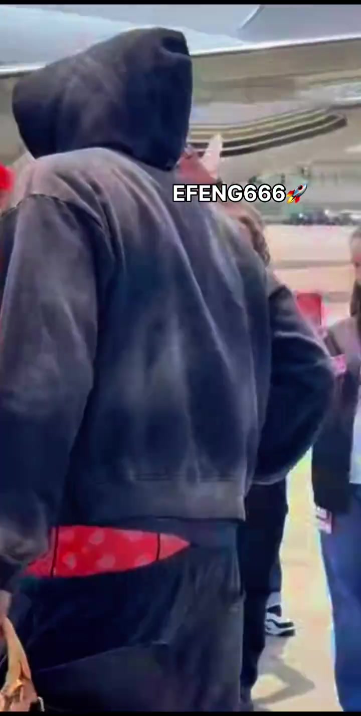 飞赴旧金山大批火蜜夹道欢送杰伦-格林登机